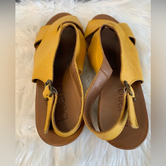 Bueno Yellow Leather Women's Sandals - Picture 4 of 5